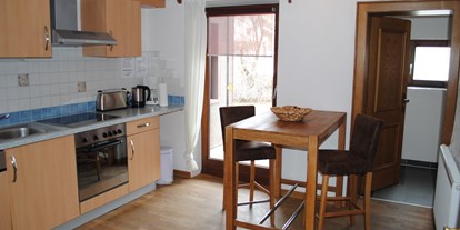 Monteurwohnung - Anni, Apartment, ca. 55 qm
Wohnküche, neues Bad mit WC/Dusche, Sitzgruppe für 4 Personen - Gaestehaus Katharina