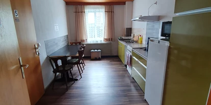 Monteurwohnung - Küche: eigene Küche - Weischlitz - Küche in Wohnung 2 - Gästehaus Weißes Lamm