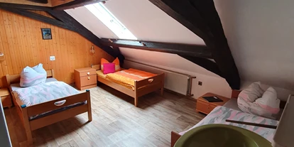 Monteurwohnung - Küche: eigene Küche - Weischlitz - Dreibett-Zimmer in Wohnung 1 - Gästehaus Weißes Lamm