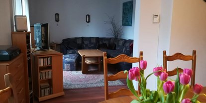 Monteurwohnung - Küche: eigene Küche - Rullstorf - Wohnzimmer - Ferienhaus Adendorf