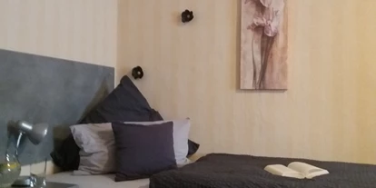 Monteurwohnung - Balkon - PLZ 37581 (Deutschland) - Doppelzimmer mit 2 Einzelbetten zum Doppelbett zusammenstellen möglich - Gästehaus Eggers 