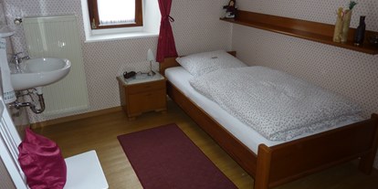Monteurwohnung - Badezimmer: eigenes Bad - Hunsrück - Ferienhaus Marlene 2 - 7 Personen