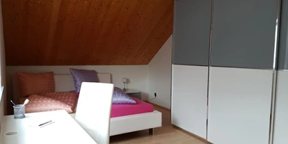 Monteurwohnung - Zimmertyp: Mehrbettzimmer - Saarlouis Saarbrücken - Graues Zimmer OG - Zimmervermietung Schmidt/Müller Heusweiler