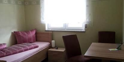 Monteurwohnung - Zimmertyp: Einzelzimmer - PLZ 66111 (Deutschland) - Grünes Zimmer EG - Zimmervermietung Schmidt/Müller Heusweiler