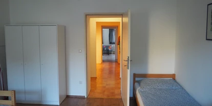 Monteurwohnung - Bettwäsche: Bettwäsche inklusive - Bergen (Unterweitersdorf) - Schlafzimmer - Gemütliche Wohnung mit Parkplatz