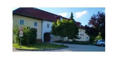 Monteurwohnung - Küche: Gemeinschaftsküche - Unterleiten (Hinzenbach) - Außenansicht - Monteurzimmer in Ruhelage mit Parkplatz