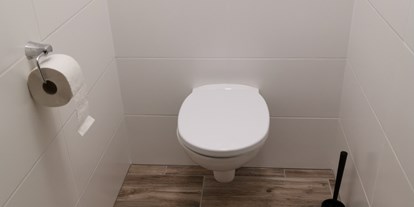 Monteurwohnung - Höllwiesen - externe Toilette - Monteurzimmer in Ruhelage mit Parkplatz