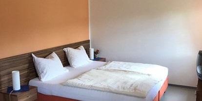 Monteurwohnung - Bettwäsche: Bettwäsche gegen Gebühr - Region Hausruck - Doppelzimmer - Monteurzimmer in Ruhelage mit Parkplatz