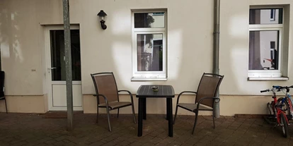 Monteurwohnung - Zimmertyp: Einzelzimmer - Rodden - Terrasse mit Aschenbecher für Raucher - Turgut Calim