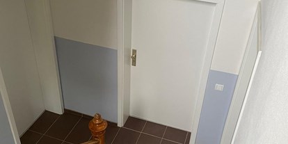 Monteurwohnung - Badezimmer: eigenes Bad - Neumünster - Treppenhaus - Selahattin Yildirim
