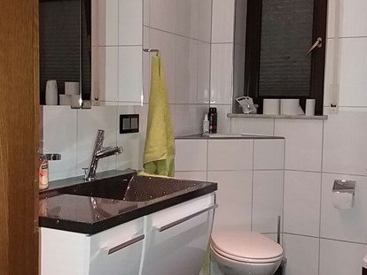 Monteurwohnung - Kühlschrank - Hessen - Badezimmer OG - Hostel Berger