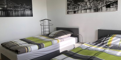 Monteurwohnung - Küche: eigene Küche - PLZ 47800 (Deutschland) - Schlafzimmer mit 2 einzelnen Boxspringbetten - BeKi Vermietung
