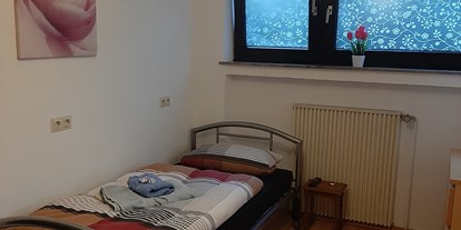Monteurwohnung - Einzelbetten - PLZ 53340 (Deutschland) - Schlafraum - Ferienwohnung/Monteurwohnung auf dem Land 