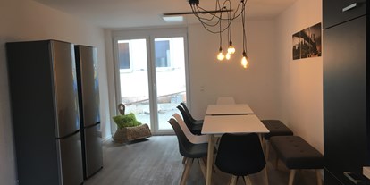 Monteurwohnung - Einzelbetten - Möckmühl Züttlingen - Gemeinschaftsraum/Aufenthaltsraum mit Küche - Monteurzimmer Heilbronn Südstrasse