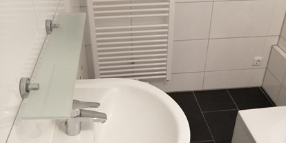 Monteurwohnung - Badezimmer: Gemeinschaftsbad - Güglingen - Neu ausgestattete Monteurs-Zimmer