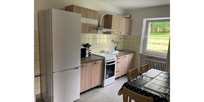 Monteurwohnung - Kühlschrank - Küche - Franz Berg Apartments