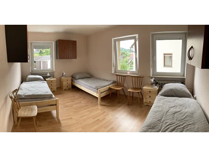 Monteurwohnung - WLAN - Neunkirchen am Brand - Schlafzimmer - Franz Berg Apartments
