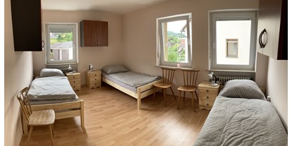 Monteurwohnung - TV - Schlafzimmer - Franz Berg Apartments