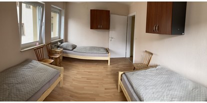 Monteurwohnung - Waschmaschine - Schlafzimmer - Franz Berg Apartments