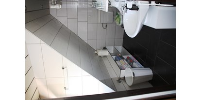 Monteurwohnung - Kühlschrank - Barver - Badezimmer - Pension Heerderhof