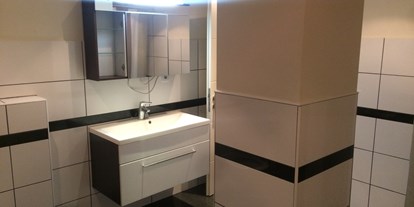 Monteurwohnung - Badezimmer: Gemeinschaftsbad - Königsbrunn - Zimmervermietung Print in Schwabmünchen ab 12,-€