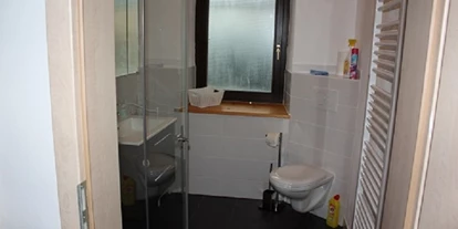 Monteurwohnung - Badezimmer: eigenes Bad - Obersöchering - Badezimmer - Monteurwohnung Feierabend