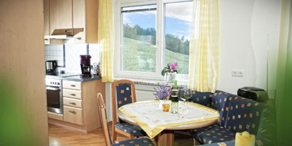 Monteurwohnung - Küche: eigene Küche - Sankt Kind - Gemütliche Essecke - Haus steinfeld