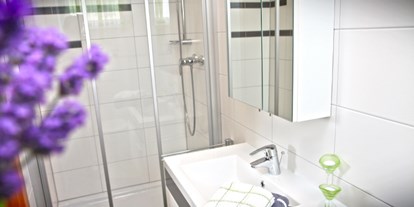 Monteurwohnung - Küche: eigene Küche - Großfeiting - Dusche mit WC - Haus steinfeld