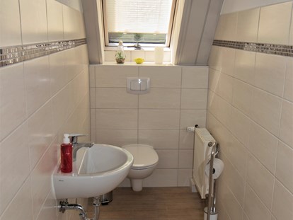 Monteurwohnung - Badezimmer: eigenes Bad - Laage - separates WC - Ferienwohnung 18279 Vietgest