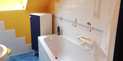 Monteurwohnung - Zimmertyp: Einzelzimmer - PLZ 38444 (Deutschland) - Badewanne mit Duschvorhang - Kochel/Monteurwhg. 45 qm 2 Pers.in Gifhorn