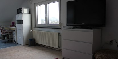 Monteurwohnung - Kühlschrank - Freiburg im Breisgau - Wohnraum - Appartement am Elzdamm nahe Freiburg/Europapark