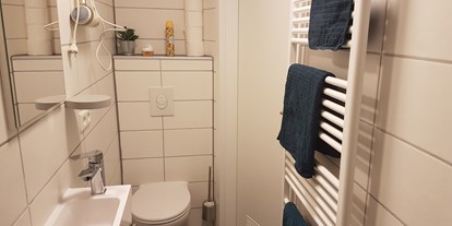 Monteurwohnung - Zimmertyp: Doppelzimmer - PLZ 89290 (Deutschland) - Ferienwohnung 1 - Bad mit WC und Dusche - FeWo Noherr