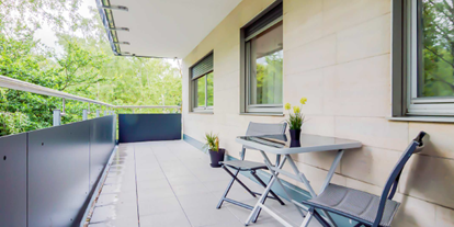 Monteurwohnung - Küche: eigene Küche - Kerpen (Rhein-Erft-Kreis) - Balkon mit Sitzmöglichkeiten - Apartment Bergheim