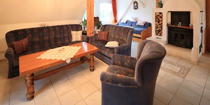 Monteurwohnung - Zimmertyp: Doppelzimmer - Witzin - Sitzecke mit Tisch - Ferienwohnung Thien 
