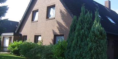 Monteurwohnung - Art der Unterkunft: Ferienwohnung - Emden Hilmarsum - Ansicht von der Strasse - Haus Weda
