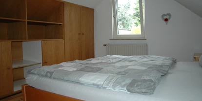 Monteurwohnung - Kühlschrank - PLZ 45879 (Deutschland) - Schlafzimmer hinter Durchgangszimmer oben - Ferienwohnung Alstaden