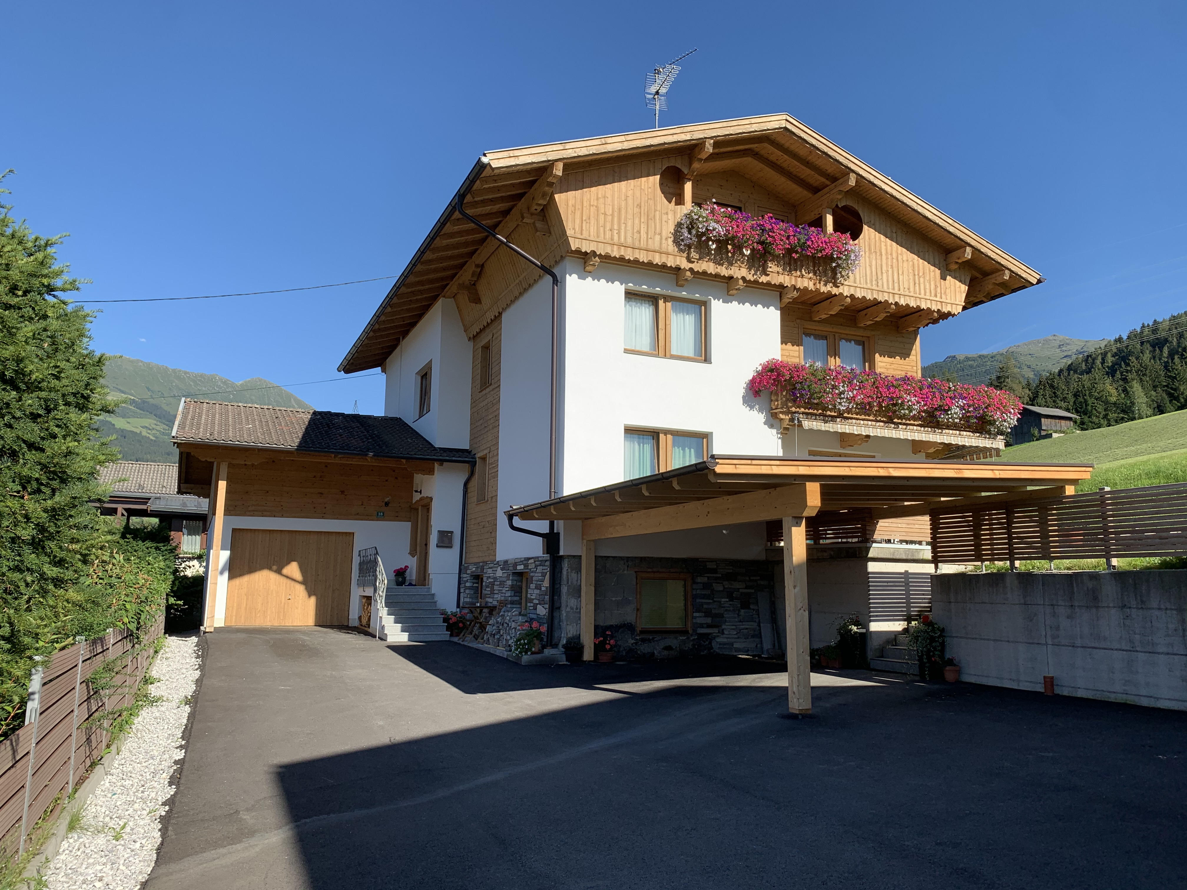 Monteurzimmer: Monteurwohnungen Haus Tyrol