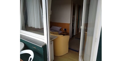 Monteurwohnung - Badezimmer: eigenes Bad - PLZ 72805 (Deutschland) - Einzelzimmer mit Balkon Du WC TV - Wohnen im Gruenen
