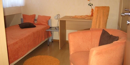 Monteurwohnung - Bettwäsche: Bettwäsche inklusive - PLZ 49082 (Deutschland) - Bei Verfügbarkeit ein weiteres Einzelzimmer  - Ferienwohnung OG