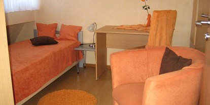 Monteurwohnung - Kühlschrank - Hilter am Teutoburger Wald - Bei Verfügbarkeit ein weiteres Einzelzimmer  - Ferienwohnung OG