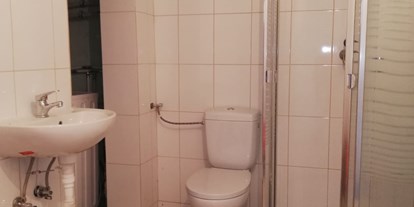 Monteurwohnung - Badezimmer: Gemeinschaftsbad - PLZ 2291 (Österreich) - Voll möbliertes Einzelzimmer