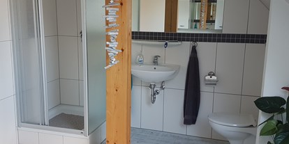 Monteurwohnung - Kühlschrank - PLZ 37586 (Deutschland) - Badezimmer - Eva´s Ferienwohnung