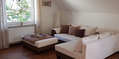Monteurwohnung - Kühlschrank - PLZ 37586 (Deutschland) - Wohnzimmer - Eva´s Ferienwohnung