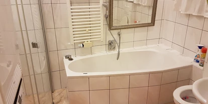 Monteurwohnung - Kühlschrank - PLZ 77883 (Deutschland) - Badezimmer - Monteurwohnungen - Haus Elfi