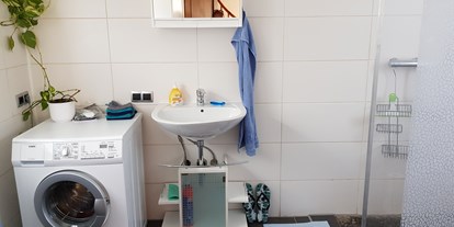 Monteurwohnung - Badezimmer: Gemeinschaftsbad - Niederkirchen bei Deidesheim - Tanja Saar