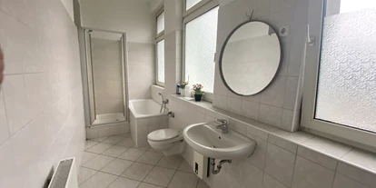 Monteurwohnung - Küche: eigene Küche - PLZ 45889 (Deutschland) - Badezimmer und WC - S202 Apartments