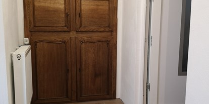 Monteurwohnung - Badezimmer: eigenes Bad - Wallendorf (Eifelkreis Bitburg-Prüm) - Seperater Eingang zur Wohnung. - Fam. Thiex