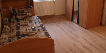 Monteurwohnung - TV - Körperich - weiteres Schlafzimmer mit 2 Einzelbetten - Fam. Thiex