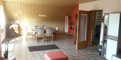Monteurwohnung - Zimmertyp: Mehrbettzimmer - Sögel - Wohnraum mit Esstisch - MonteursWohnung Spahnharrenstätte