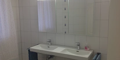 Monteurwohnung - Badezimmer: eigenes Bad - PLZ 6000 (Schweiz) - Bad des Monteurzimmers in Kriens - Villa Musica
